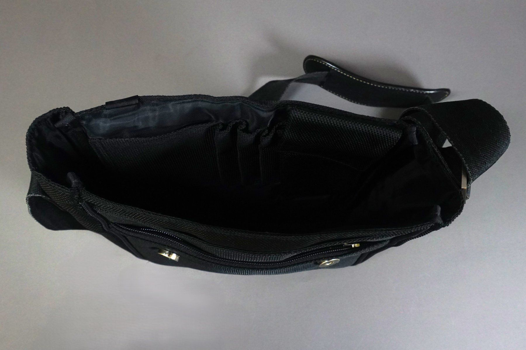 Navyboot Taschen: Navyboot Herrenumhängetasche – Gebraucht aus Pratteln von Restwert_Pratteln 4