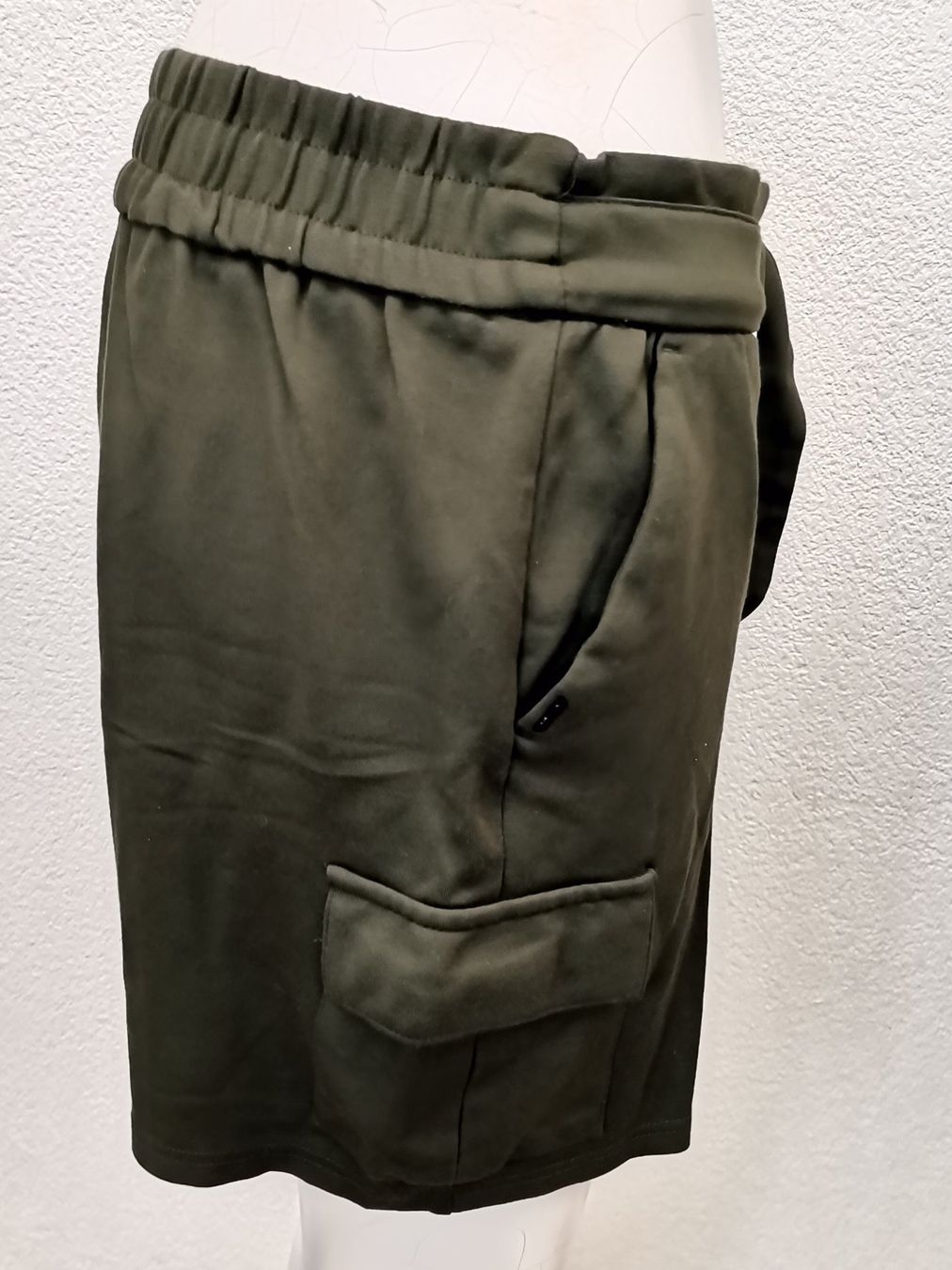 Only Pantaloni: ONLY Poptrash Cargoshort Damen Gr. L Khaki – Usato da Schaffhausen venduto da Restwert_SH 2
