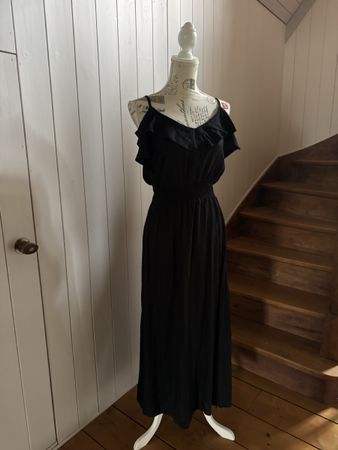 Schwarzes Sommerkleid, Maxikleid, Grösse L, Volant 