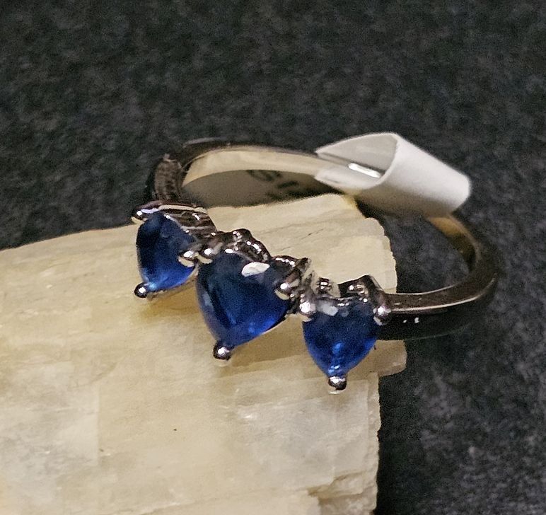 Anelli: Zarter Ring mit blauem Zirkonia, 925 versilbert, Gr.7 – Nuovo (secondo la descrizione) da Grenchen venduto da maretop 2