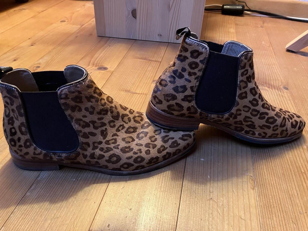 Scarpe da donna: Fell Stiefeletten, Leomuster, Gordon&Bros, Gr. 38 – Usato da Thun venduto da Naestia
