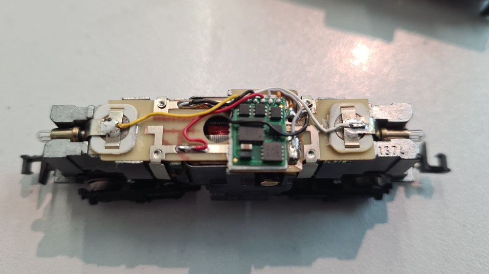 Fleischmann 7215, DB BR212 "verkehrsrot", neu und digital (Neu (gemäss ...