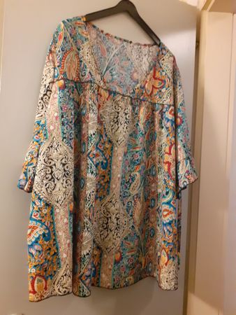 Damen Tunika bunt mit Paisley Muster Grösse 3XL Schulterfrei