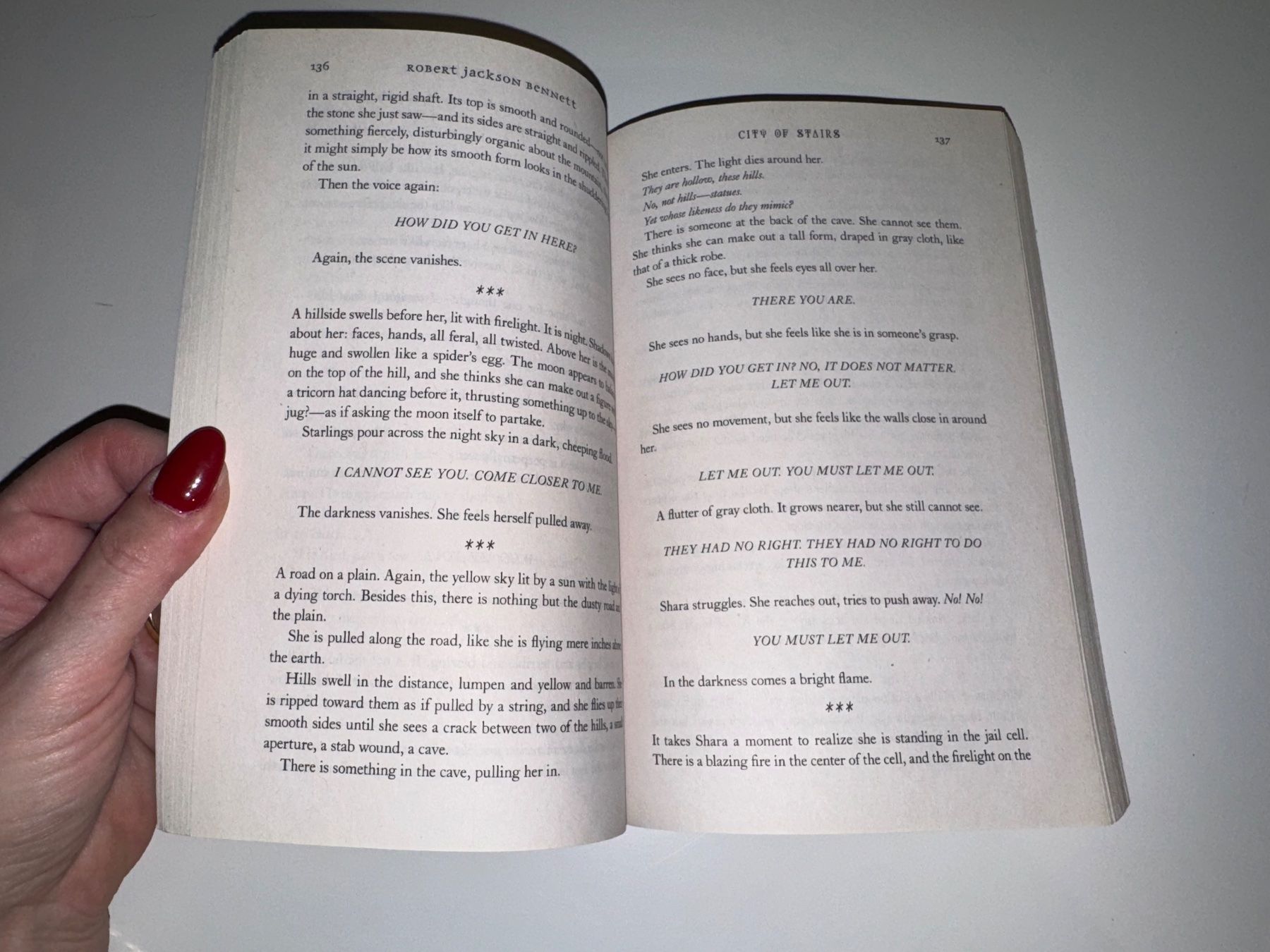 Libri: NOVEL: Robert Jackson Bennet, City Stairs – Usato da Grosswangen venduto da English_books 5