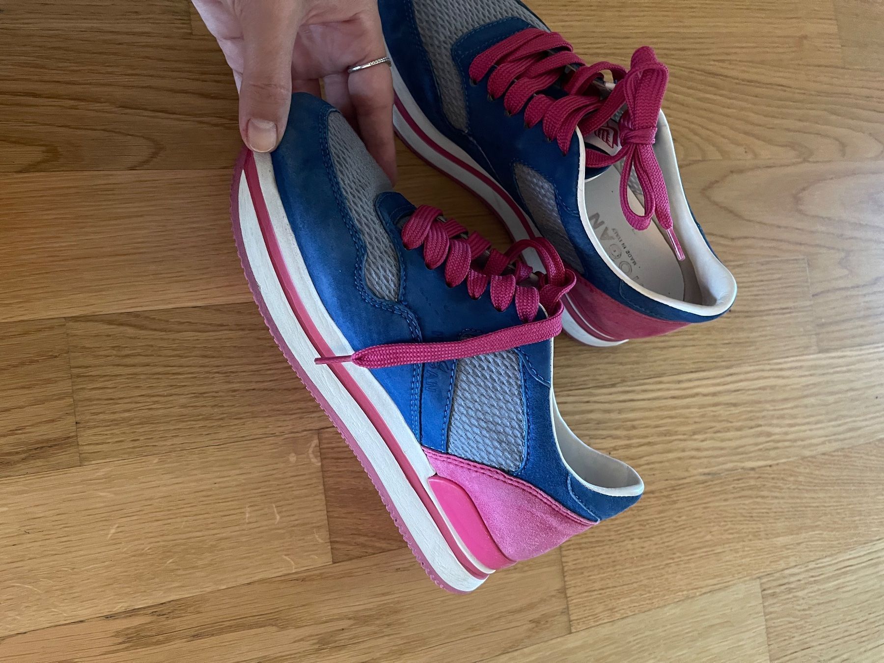 Scarpe da donna: Hogan sneakers – Usato da Reinach BL venduto da K.zh.A 2