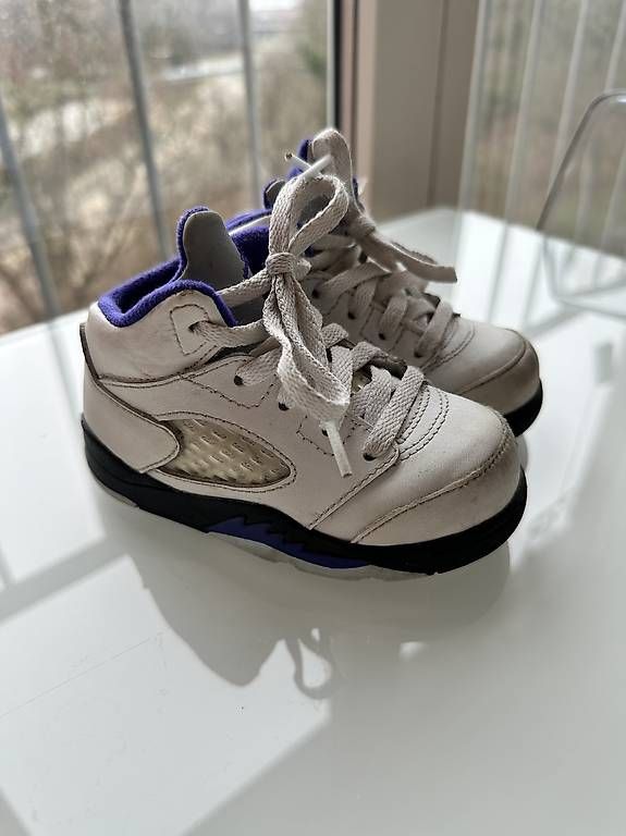 Chaussures garçon: Jordan Schuhe gr22 – D'occasion à Muttenz par emyvogel