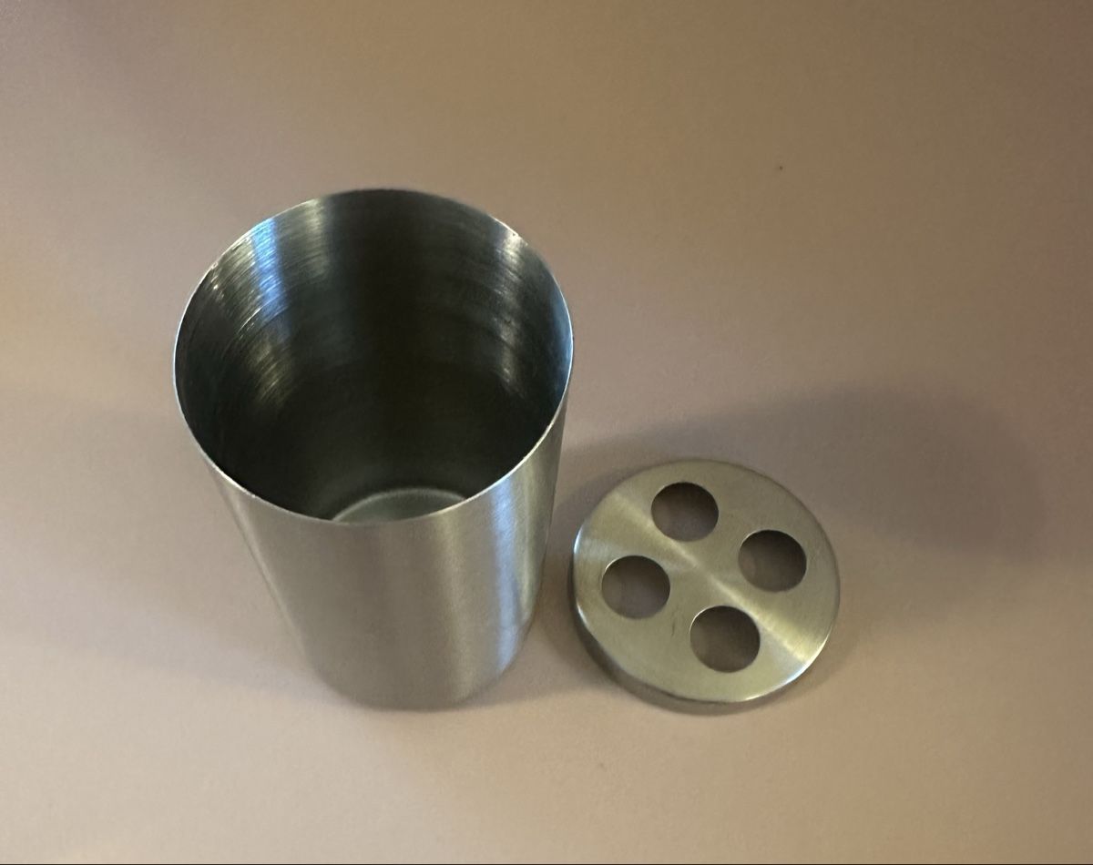 Sonstige Bad-Accessoires: Zahnbürstenhalter aus Edelstahl – Neu (gemäss Beschreibung) aus Oberwil BL von orsay 1
