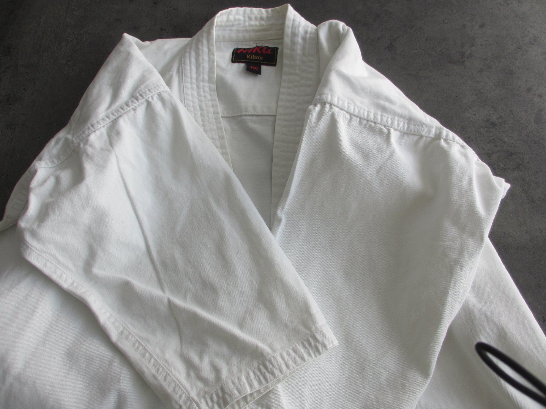 Completi: Karate Gi/Anzug Grösse 140 – Usato da Gebenstorf venduto da Pickup8 1