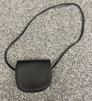 Schlichte schwarze kleine Umhängetasche
