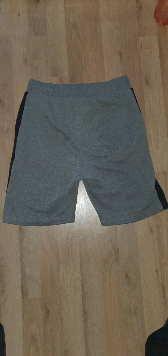 Pantaloni: Shorts, Gr. S, ab CHF 1.00! – Usato da Wallenwil venduto da Rainbow45 1