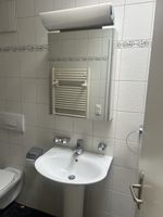 Spiegelkasten mit Lavabo