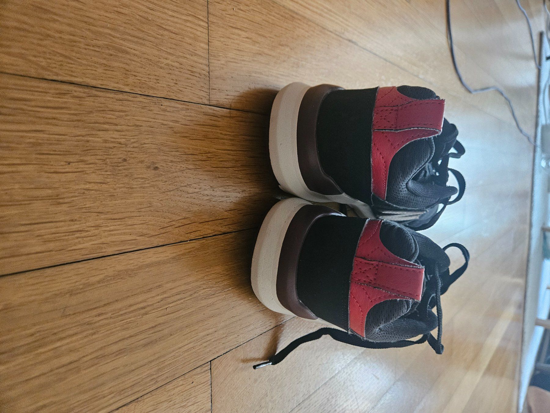 New Balance Scarpe da uomo: New Balance 009 - Baskets noires et rouges – Usato da Delemont venduto da ricky9420 4