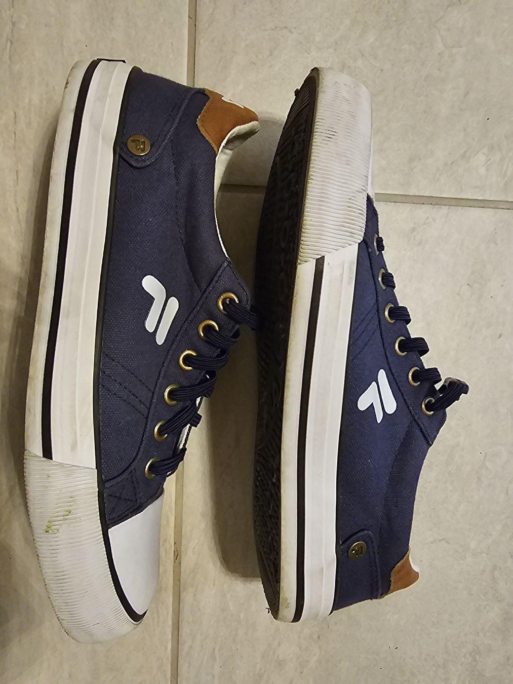 Fila Scarpe da uomo: Fila Sneaker Gr. 40 – Usato da Riva San Vitale venduto da Pollo01