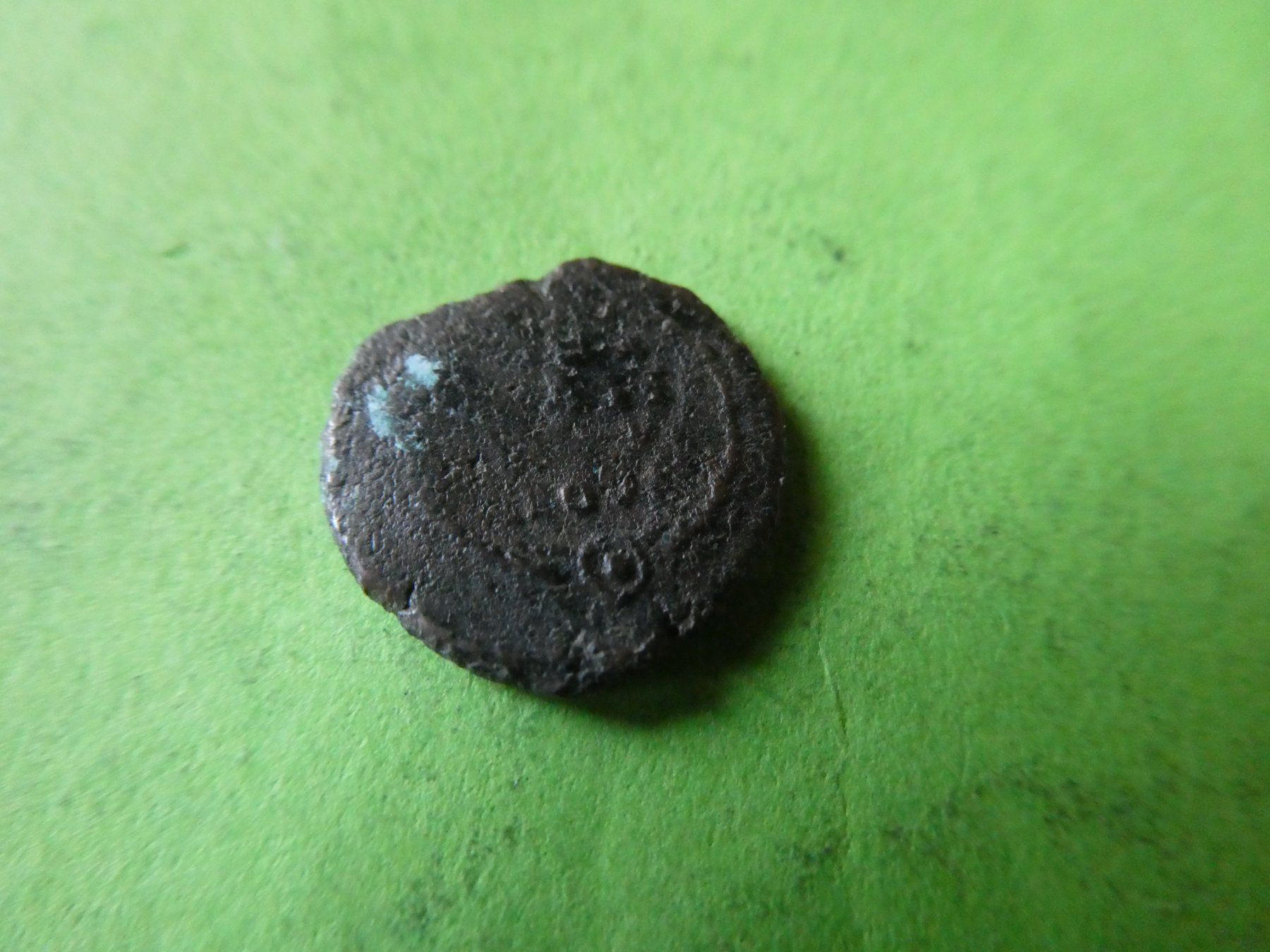 Alle Münzen: uralte Bronzemünze  13 mm     1.35  g – Gebraucht aus Hinterforst von Rohusri 2