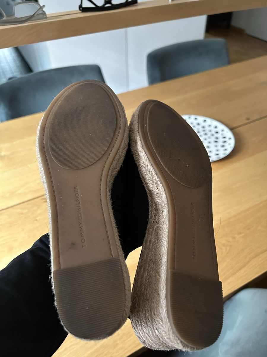 Scarpe da donna: Tommy Hilfiger Sandalen Gr. 40 – Usato da Mollis venduto da elementary_particles 2