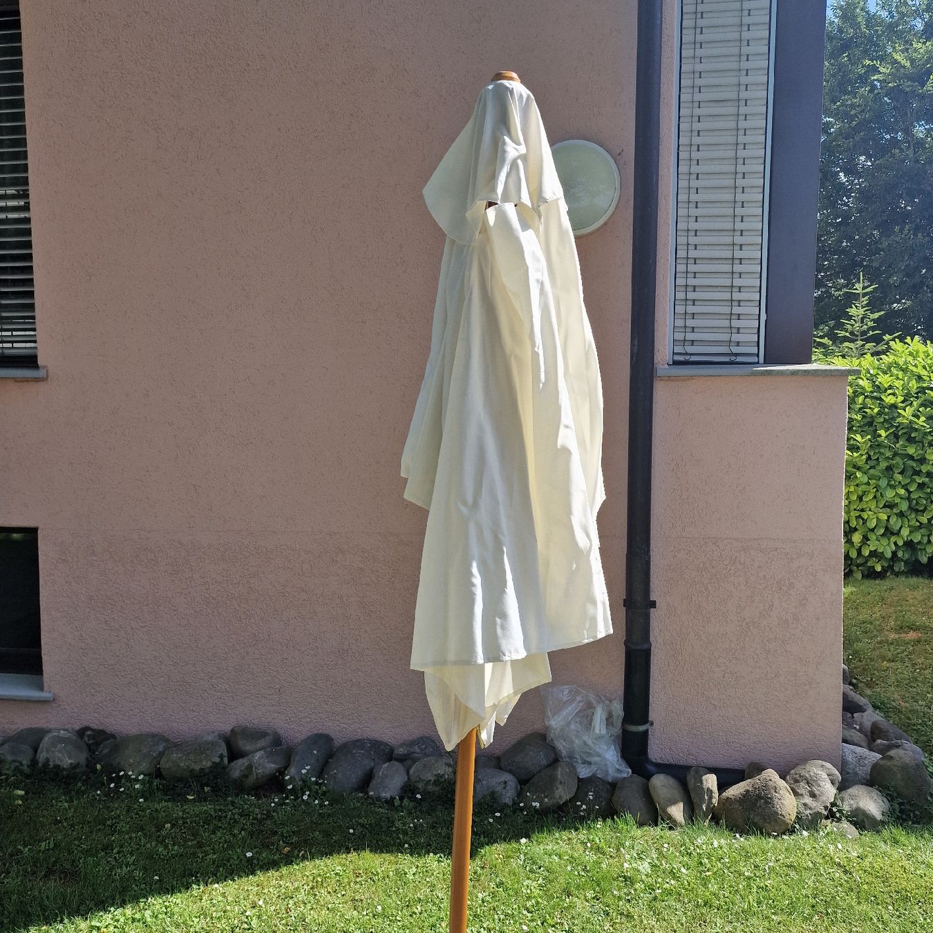 Ombrelloni: Sonnenschirm mit Sockel, neu – Nuovo (secondo la descrizione) da Zürich venduto da tyrese2007 1