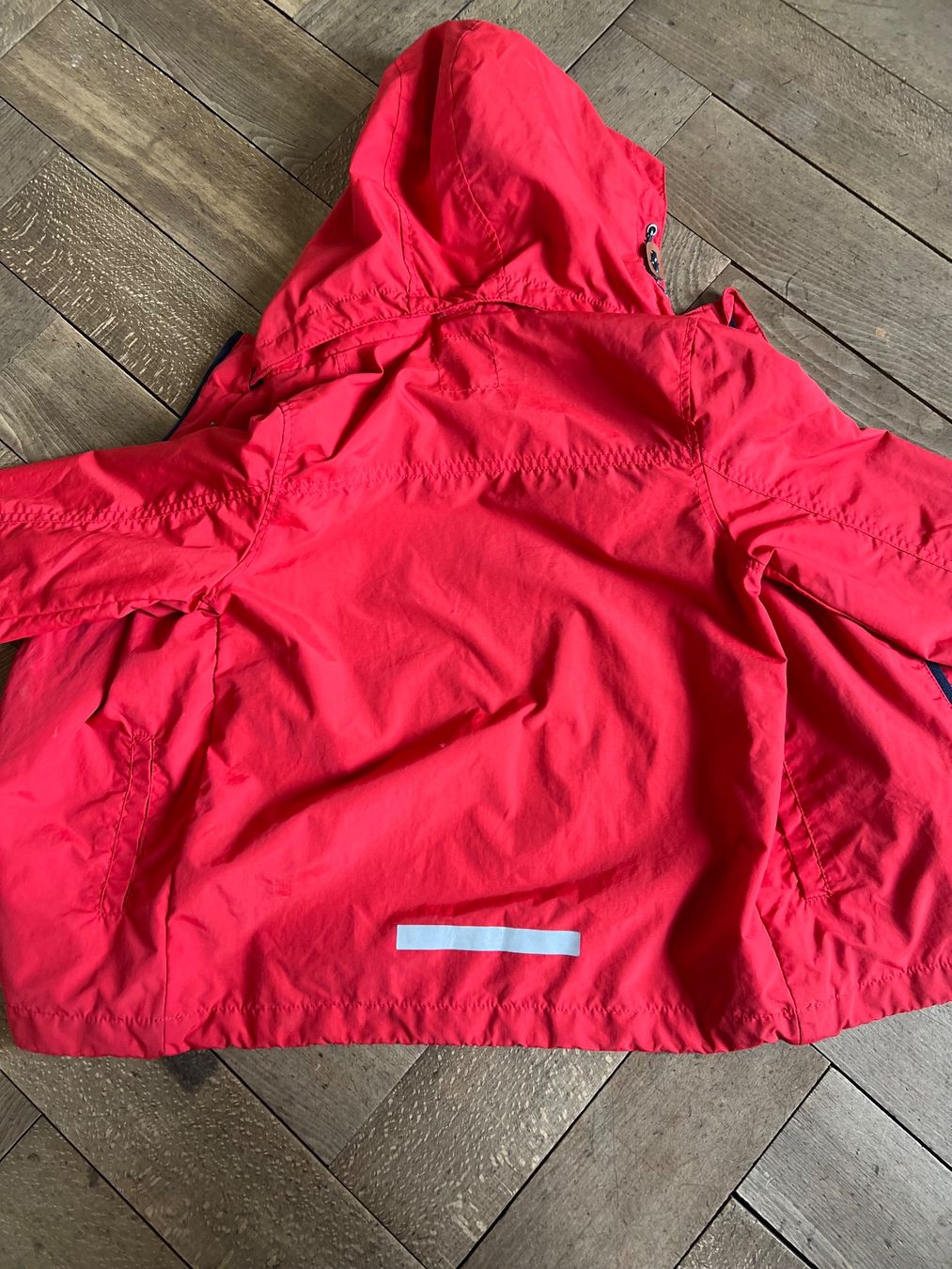 H&M Giacche & Cappotti: Regenjacke rot Grösse 128 – Usato da Au ZH venduto da MoMaCo 3