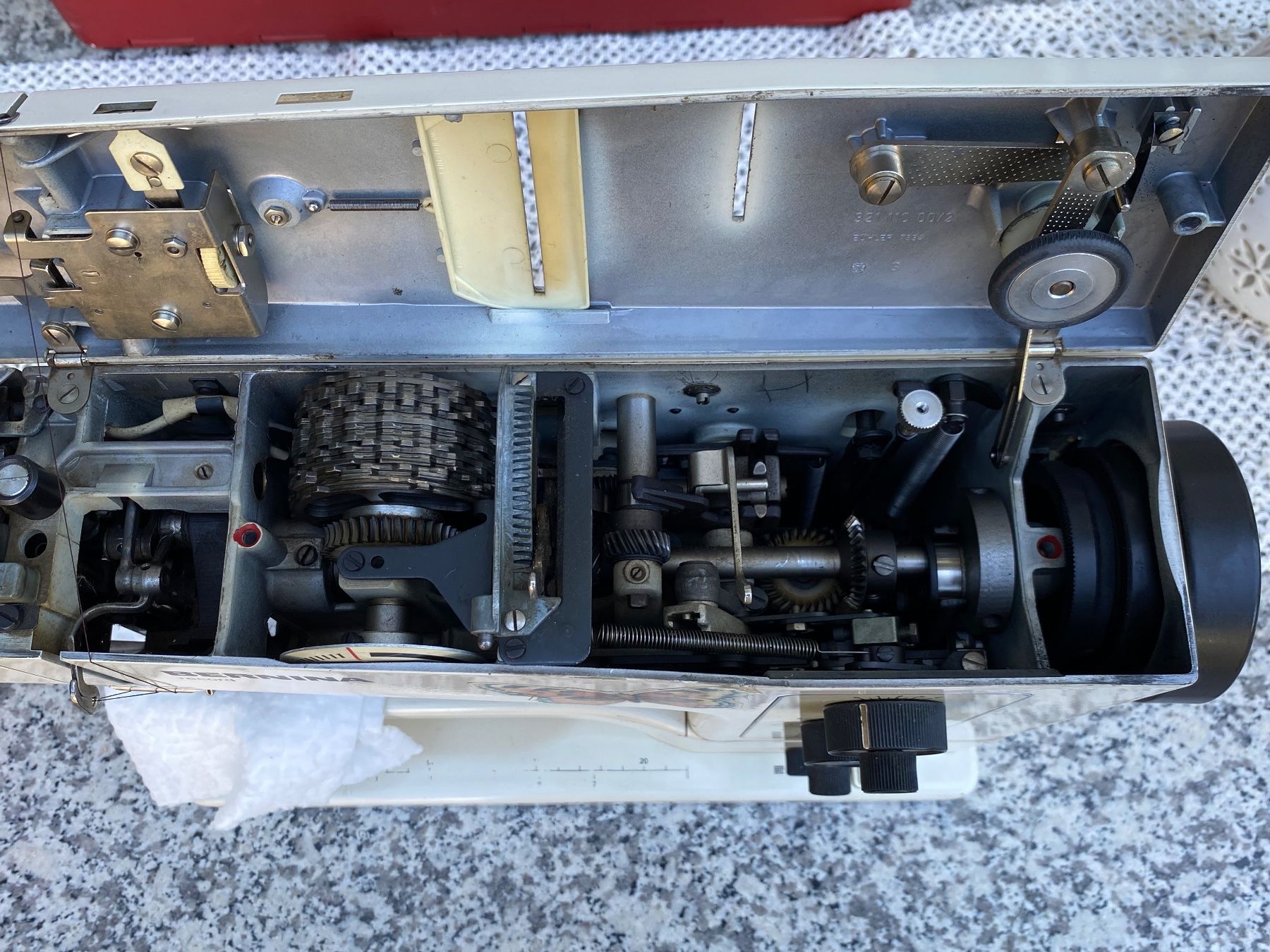 Bernina Macchine da cucire: Bernina 830 Nähmaschine – Usato da Frauenfeld venduto da Peedee-1 5