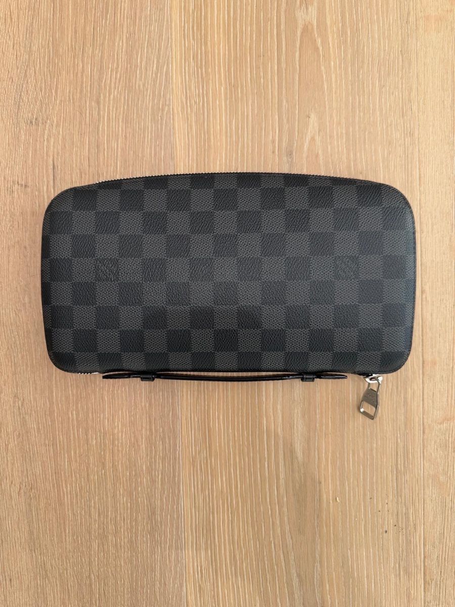 Louis Vuitton Portafogli: Louis Vuitton Zippy Horizontal Damier Graphite – Nuovo (secondo la descrizione) da Marly venduto da gia_s95r