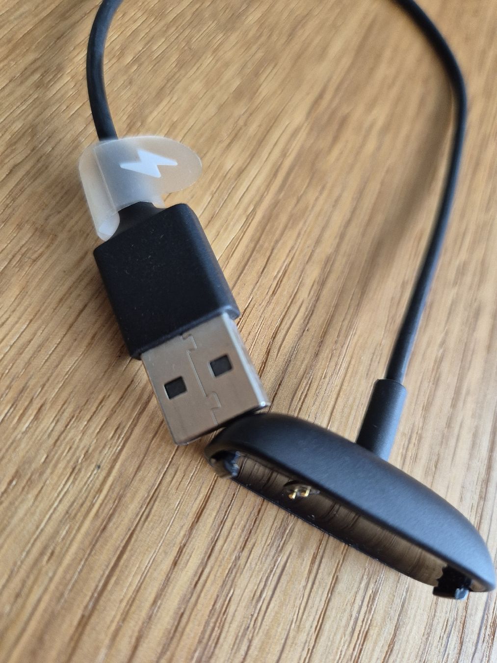 Fitbit Cavi: Original Fitbit USB Ladekabel - Top Zustand – Usato da Goldach venduto da nikkaaa 1