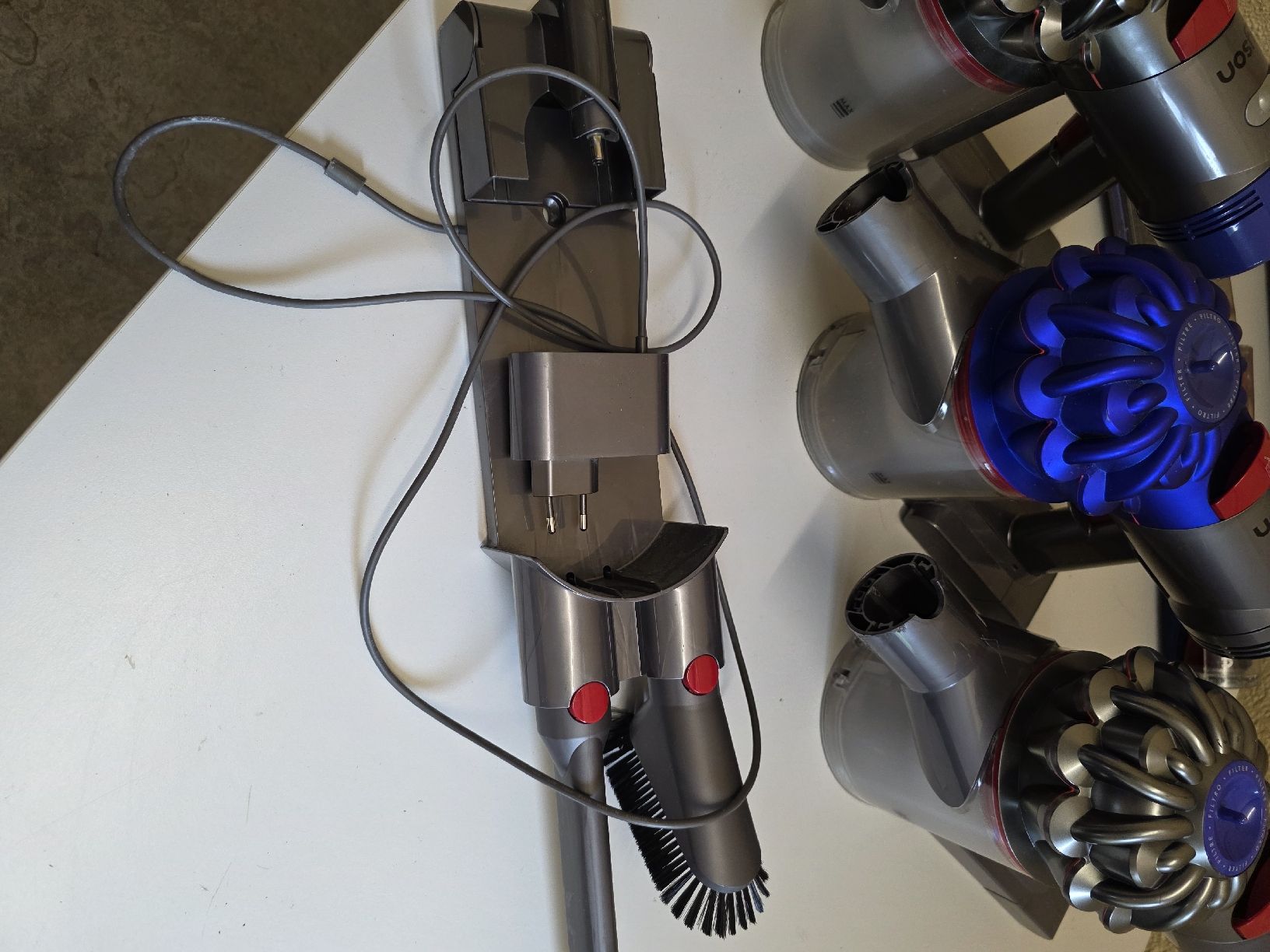 Dyson Aspirapolveri & Accessori: Dyson V10 Ersatzteile Konvolut – Usato da Alberswil venduto da mario889 4