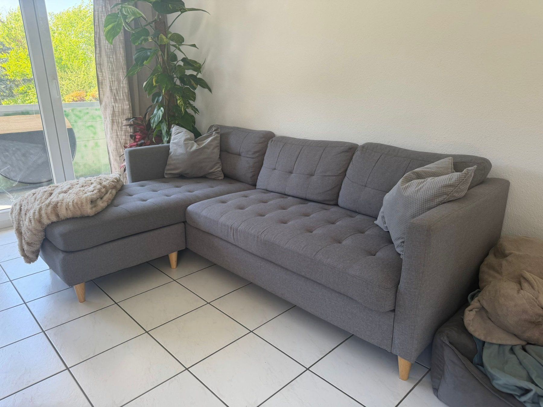 Divani: Graues Ecksofa, super bequem, gut erhalten – Usato da Olten venduto da Jos_86sq 1