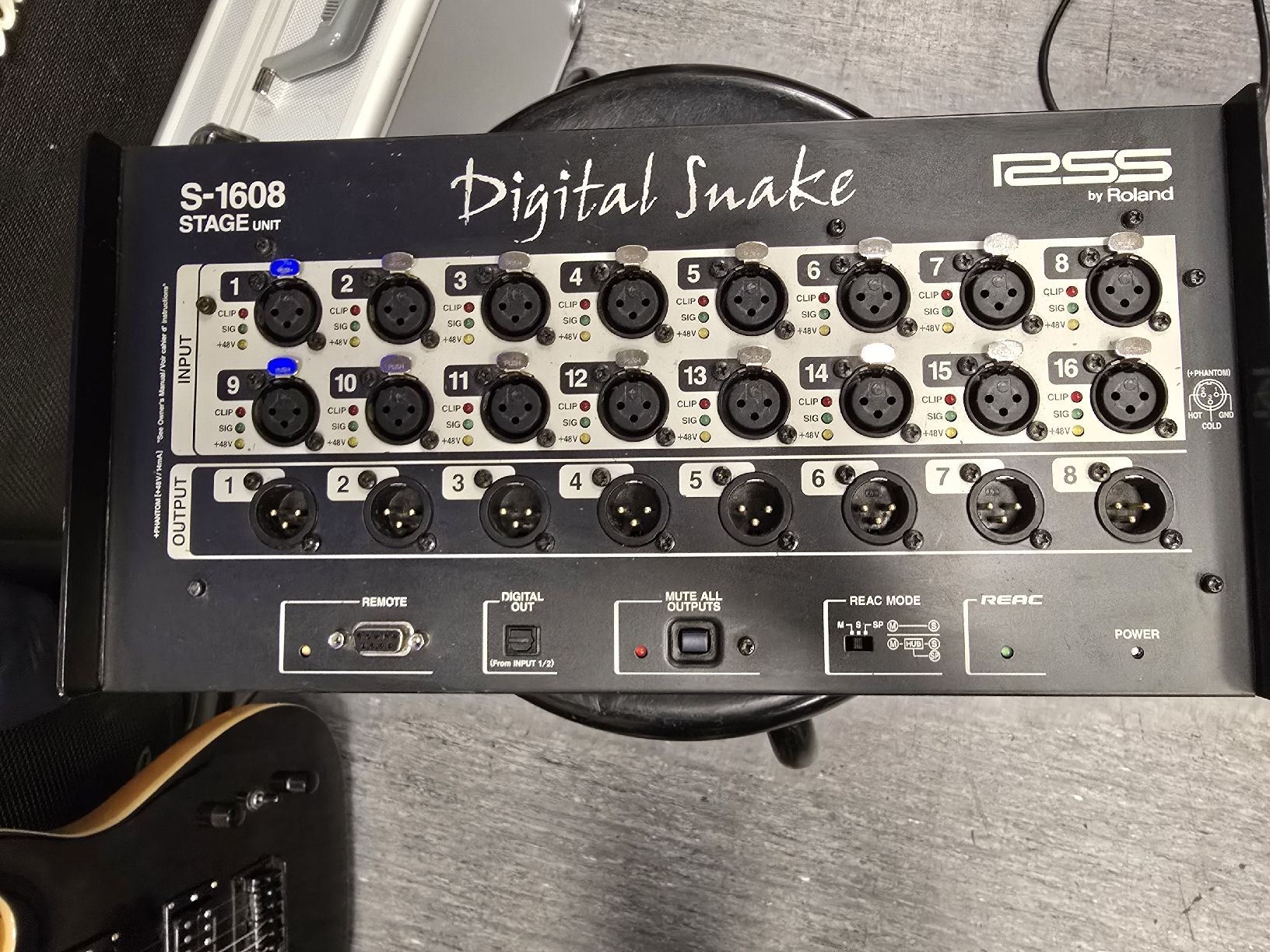 ROLAND S-1608 16 x 8 Stage Box (Gebraucht) in Zürich für CHF 339 – mit ...