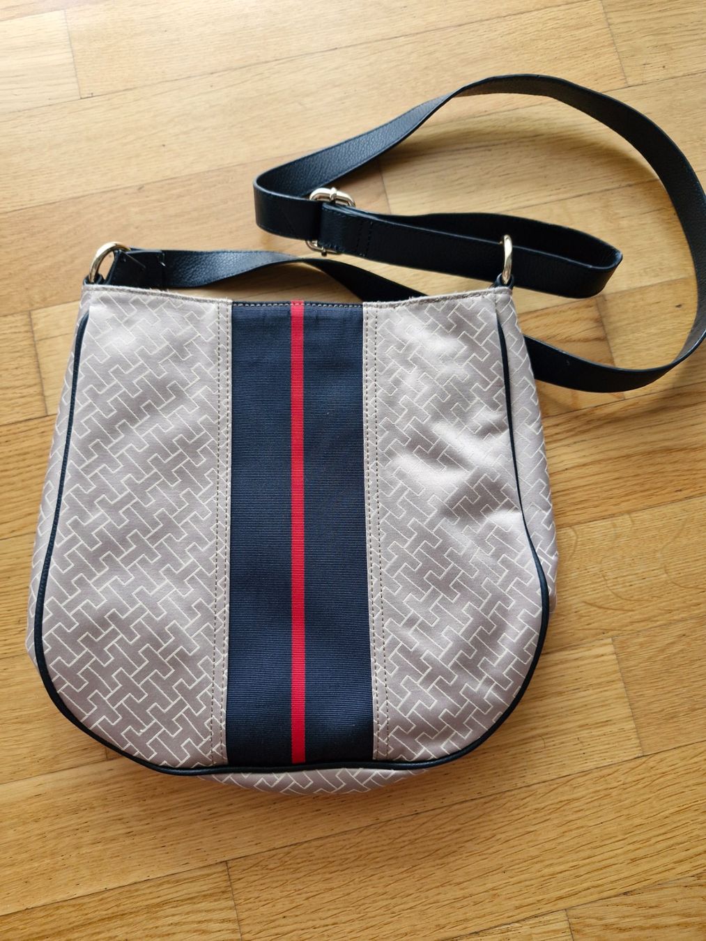 Borse da donna: Tommy Hilfiger Handasche – Nuovo (secondo la descrizione) da Schlieren venduto da ela_x7qh 4
