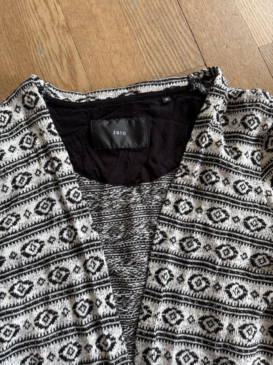 Giacche: ZERO Strickjacke Gr. 42, schwarz/weiss gemustert – Usato da Winterthur venduto da Pulator 1