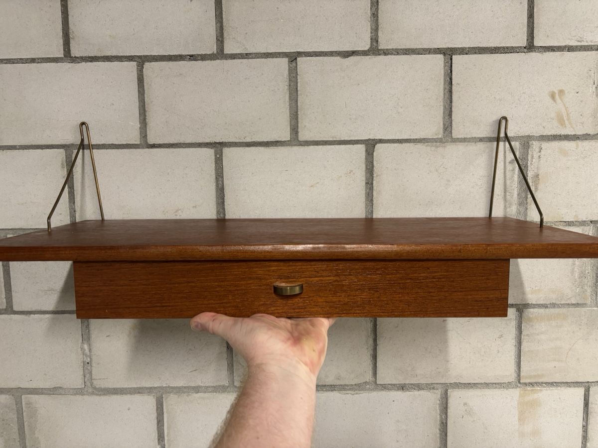 Scaffali: Vintage Teak Shelf in Danish design – Nuovo (secondo la descrizione) da Attiswil venduto da Retrodane