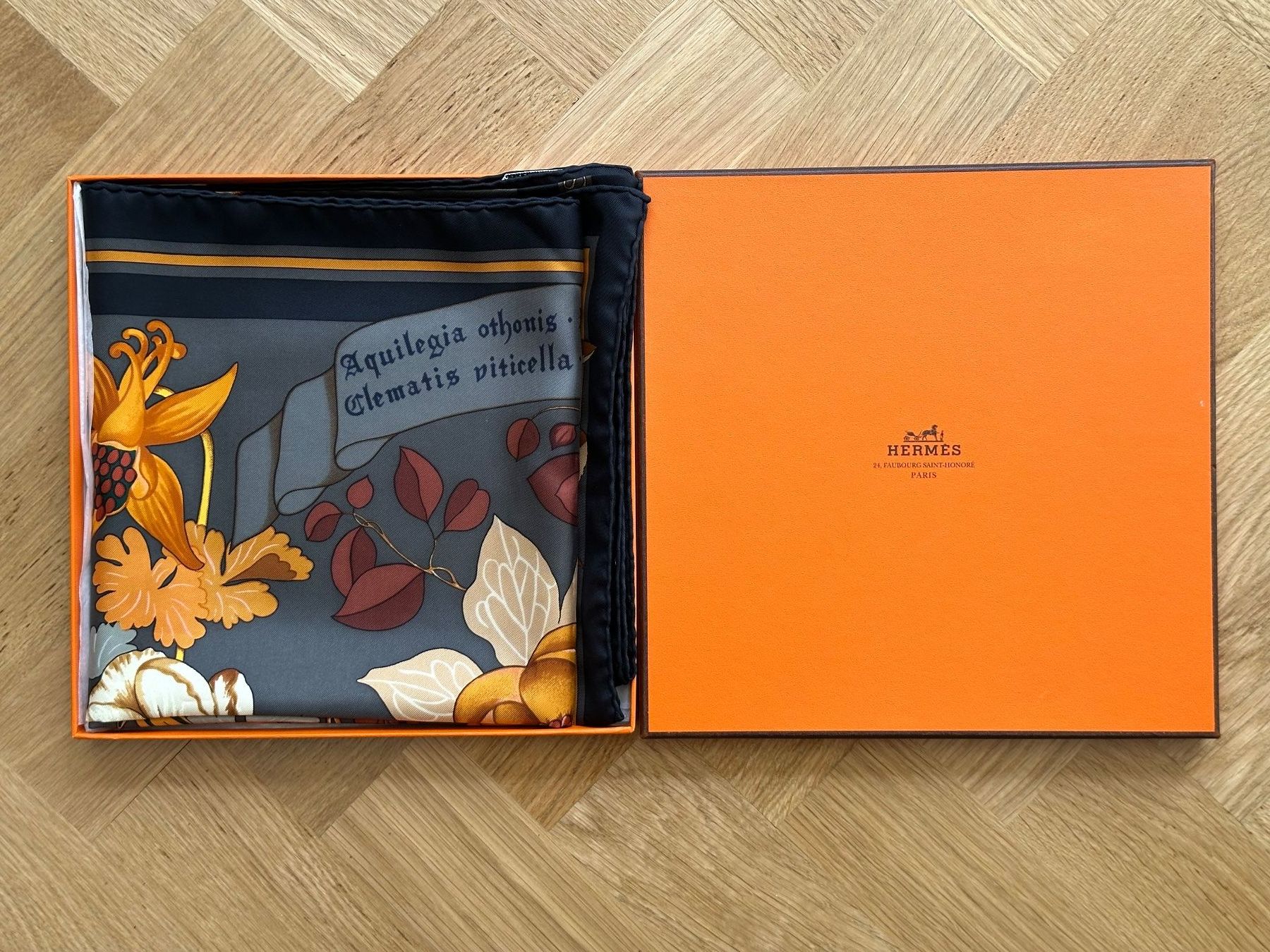 Hermès Foulards, Tücher & Schals: Carré Hermès Fleurs d'Hellade Original Orange Box – Neu (gemäss Beschreibung) aus Bern von der_karl 1