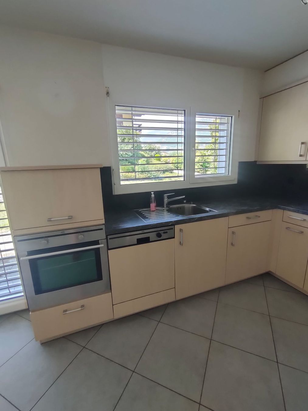 Cucine complete: Cuisine complète d'occasion, électroménagers inclus à vendre – Usato da Grône venduto da mmaye 2