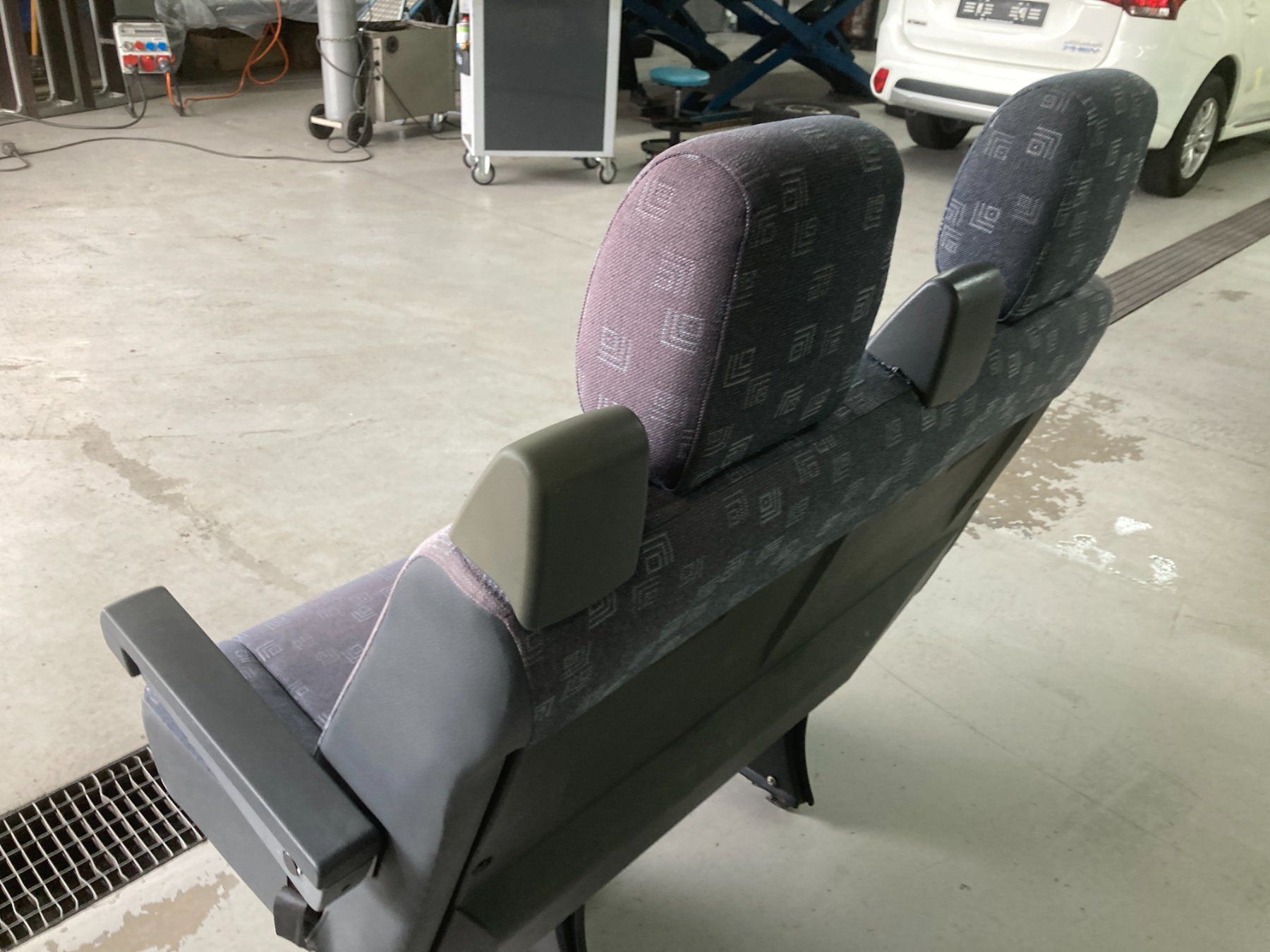Mercedes-Benz Tutti pezzi di ricambio auto: Mercedes Benz Sprinter 903 Sitzbank 2er – Usato da Cham venduto da WB2223 4
