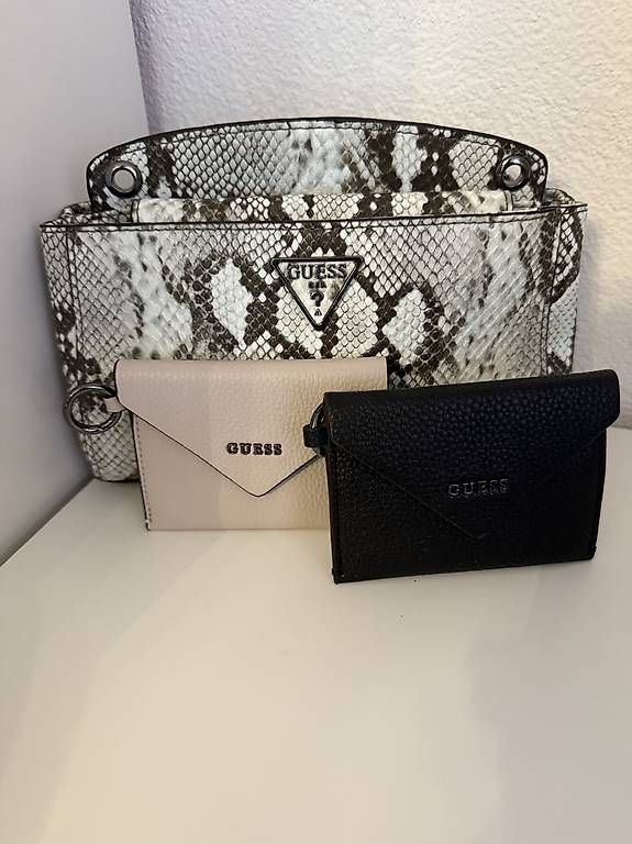 Taschen für Damen: Guess Tasche – Gebraucht aus Steckborn von chi_g9b5 2