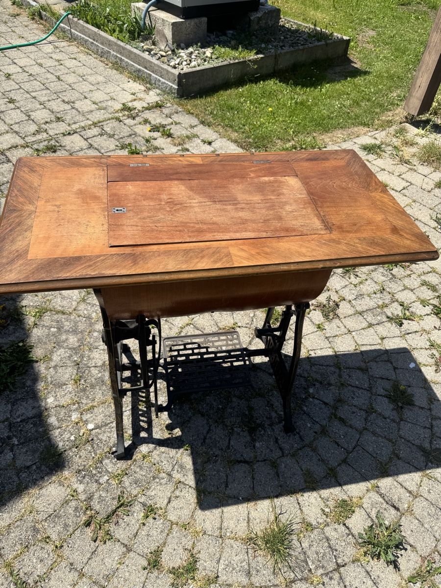 Phoenix Macchine da cucire: Antique Phoenix Sewing Machine Table – Usato da Seuzach venduto da Wolf936 2