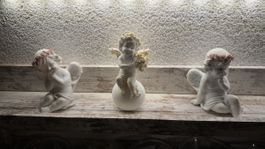 Drei Engel Figuren weiss goldfarben guter Zustand Set