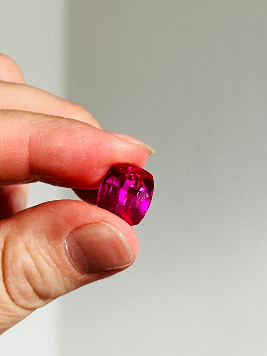 Pietre preziose: 12.20 Ct Certified Cushion Cut Loose Gemstone – Nuovo e nell'imballaggio originale da Genève venduto da AWWA 4