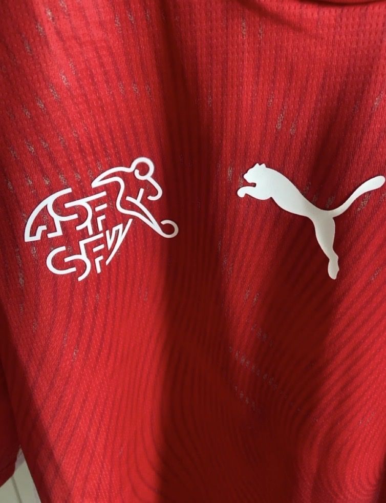 Puma Maillots de corps & Pantalons: Maillot officiel Suisse  – Neuf (Voir description) à Ste-Croix par Elsa_illigo 2