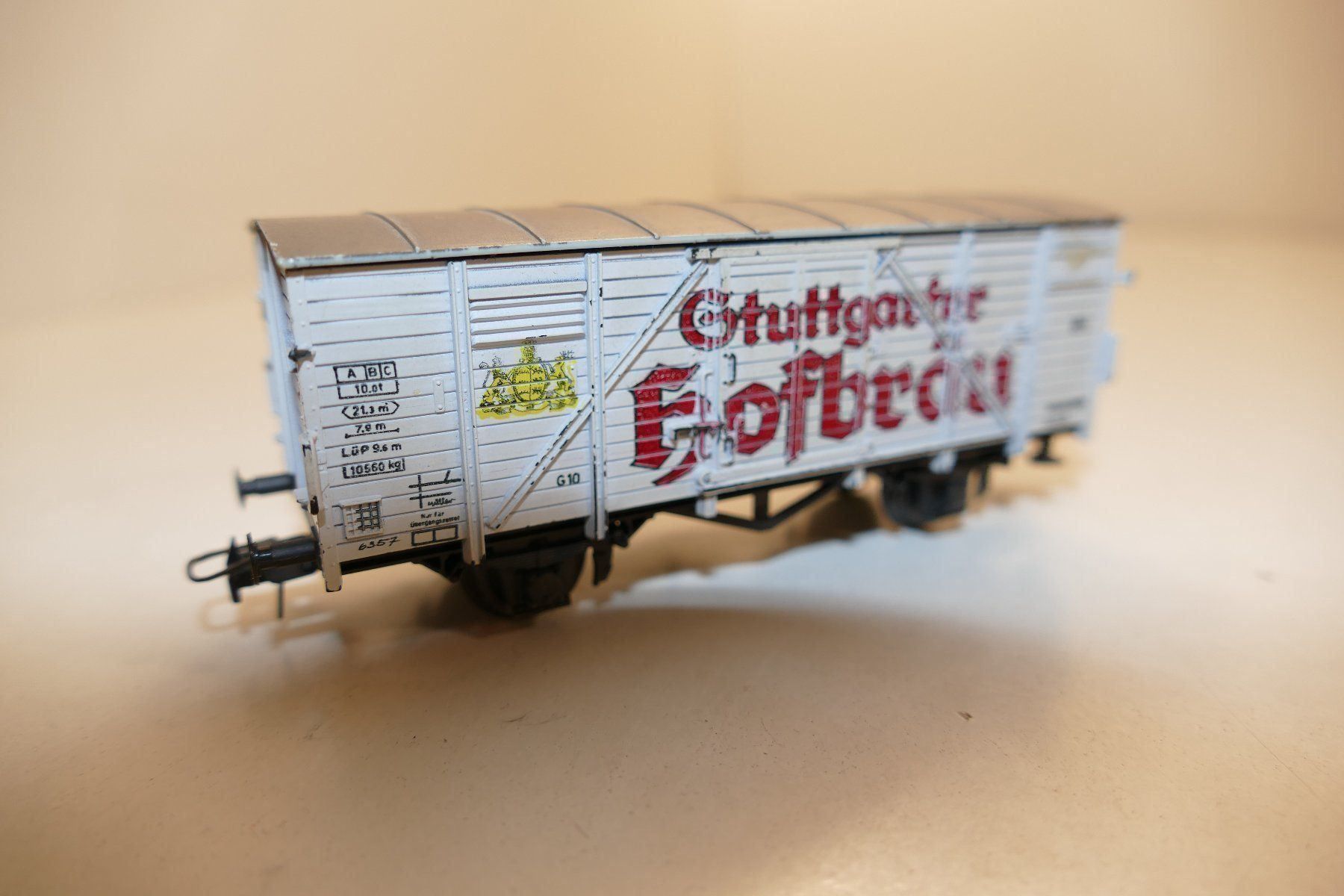 Roco Modellini di ferrovie: Roco H0: Güterwagen Stuttgarter Hofbräu – Usato da Niederhasli venduto da rail-duerst