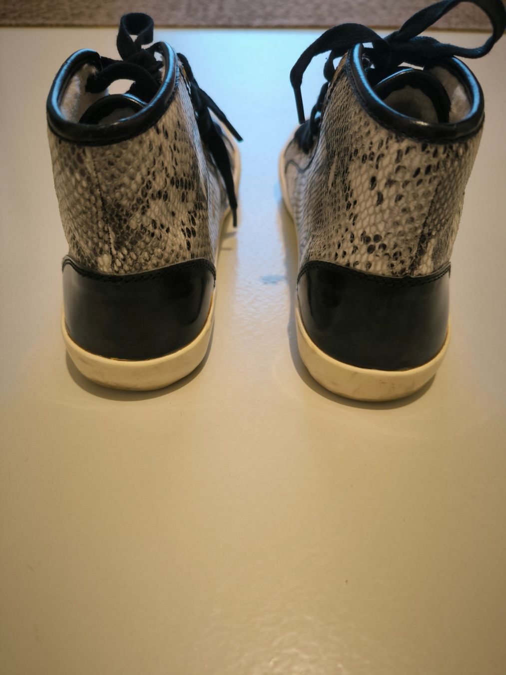 Kurt Geiger Scarpe da donna: Kurt Geiger Sneaker mit Schlangenmuster EU38 – Usato da Wallisellen venduto da C_DM 2