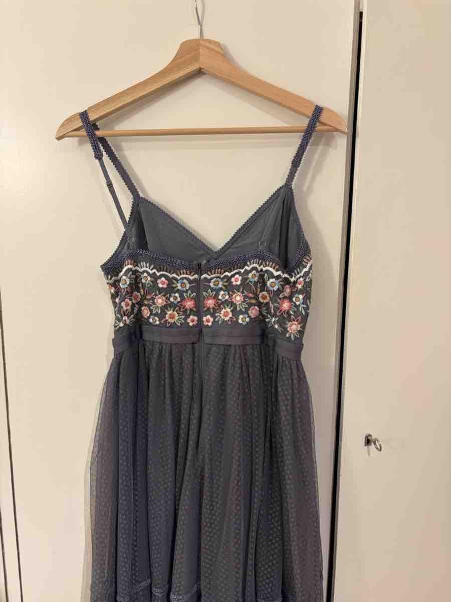Kleider: Needle & Thread Kleid UK10 – Gebraucht aus Zürich von cha_gb7v 1