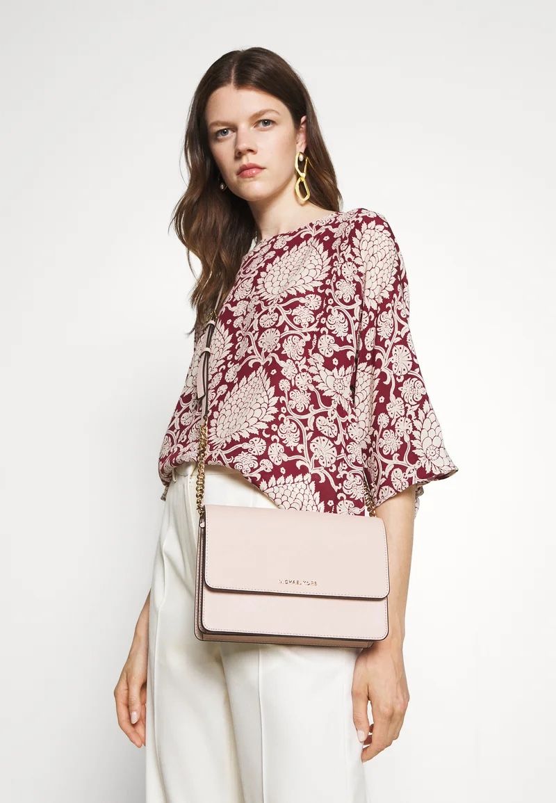Michael Kors Taschen für Damen: Original Michael Kors Crossbody Bag – Gebraucht aus Buchs ZH von crazyhandbaggirl123 7