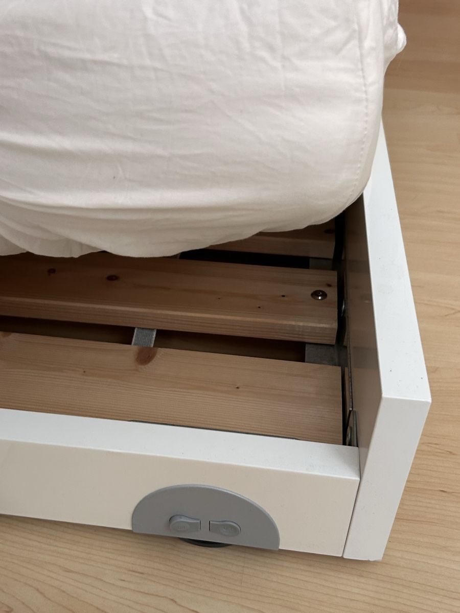 Lits: Ausziehbares Bett weiss mit oder ohne Matratzen – D'occasion à Berikon par Zimmodan 3