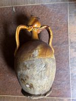 Antiker Tonkrug mit Holzstöpsel