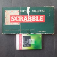 Ancien jeu de Scrabble + dictionnaire