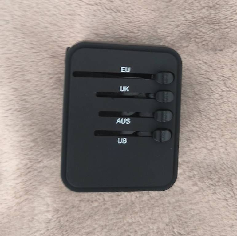 Lecteurs & Adaptateurs: Unidapt Reiseadapter mit 4 USB-Anschlüssen. – D'occasion à Pully par shulgin788 3