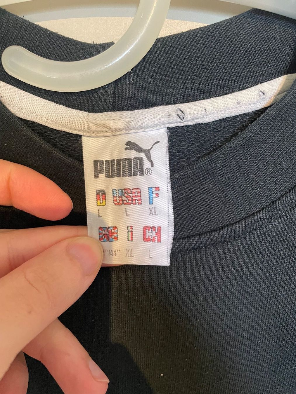 Puma Pullover & Sweatshirts: Vintage Puma Pullover, Schwarz/Weiss, Grösse L, Top! – Gebraucht aus Zürich von k42m 1