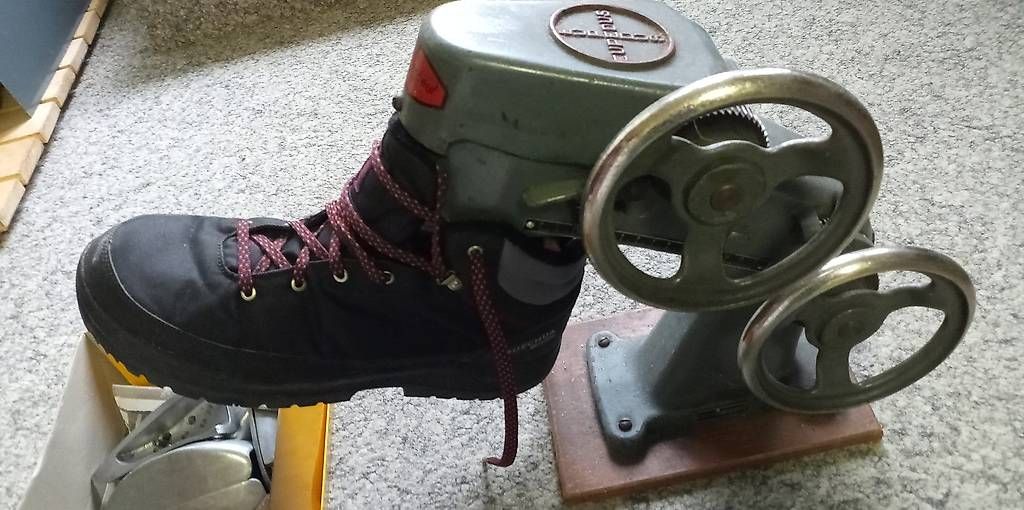 Tutte le macchine: Schuh ausweit Maschine – Usato da Giswil venduto da Anubis20 2