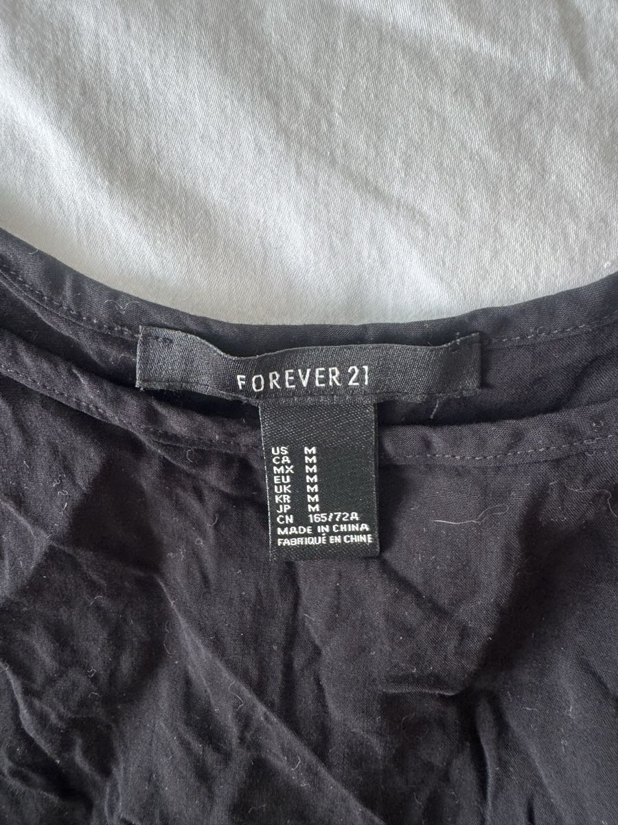 Tute: Combishort noir Forever 21 taille M bon état – Usato da Genève venduto da lejardindesvetements 1