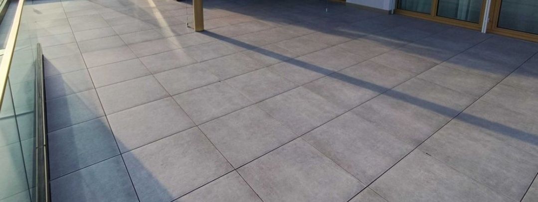 Rivestimenti per pavimenti: Feinsteinzeug Gartenplatten 60×60×2 cm – ca. 41 m² – Usato da Wohlen AG venduto da GTH2014 3